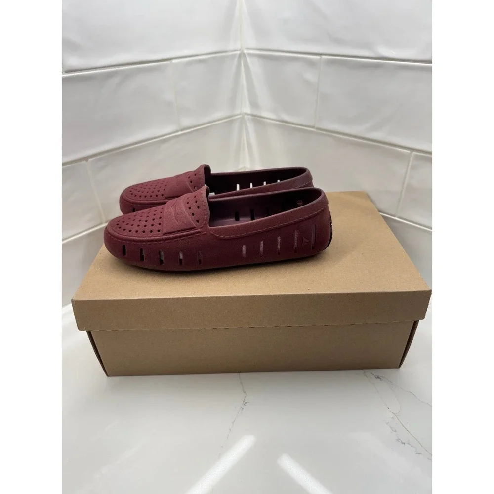Floaters Posh 3.0 women's size 8‎